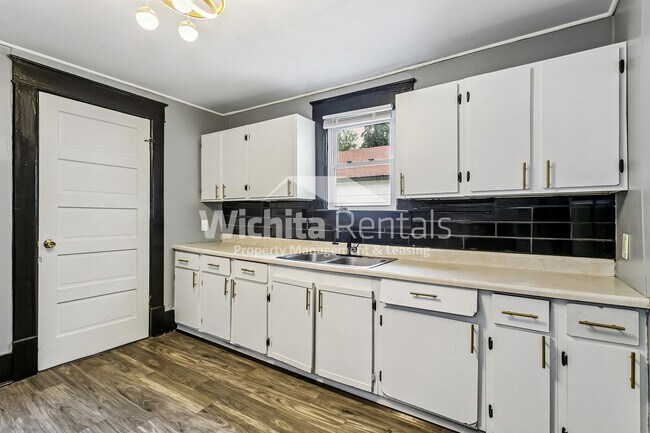 Building Photo - 1132 B W Munnell Ave