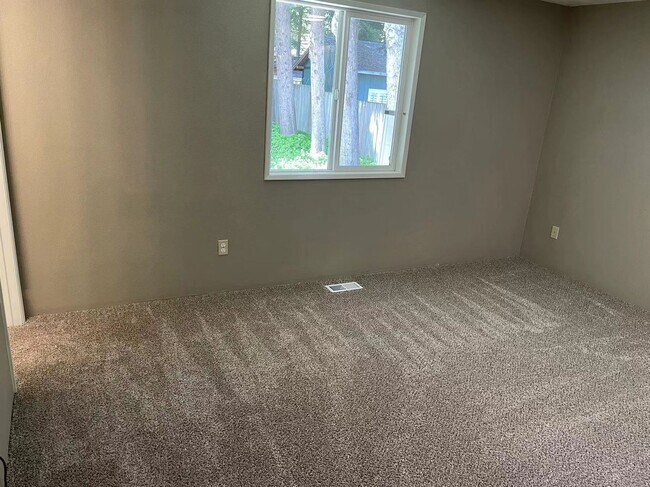 Building Photo - Beautiful & stunning 3-bed, 2-bath house i...