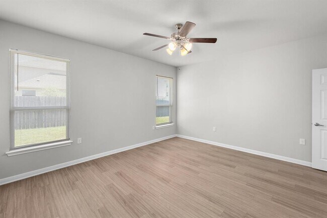 Building Photo - 700 Fortrose Ter