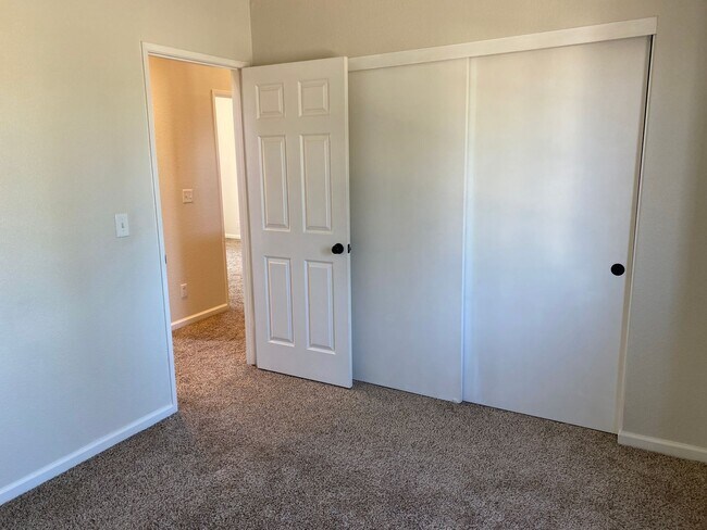 Building Photo - 8765 Clay Glen Way