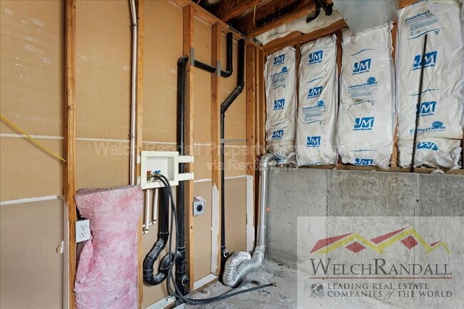 Building Photo - 1213 N Orchard Ave