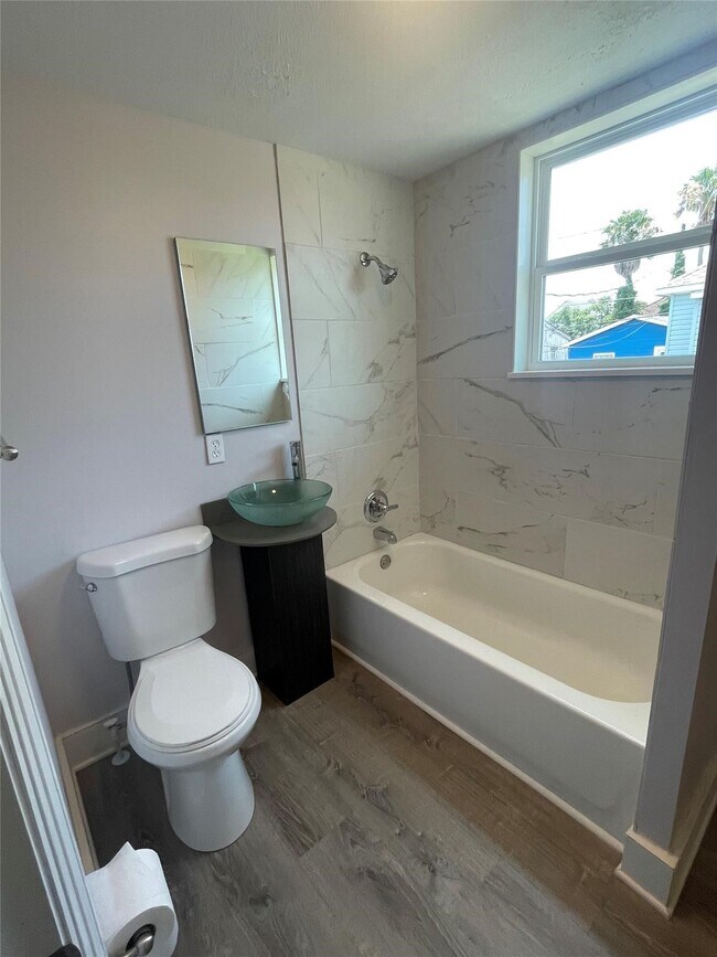 Building Photo - 1323 Avenue M