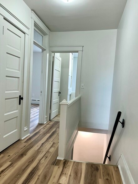 Building Photo - 19 E 3rd St