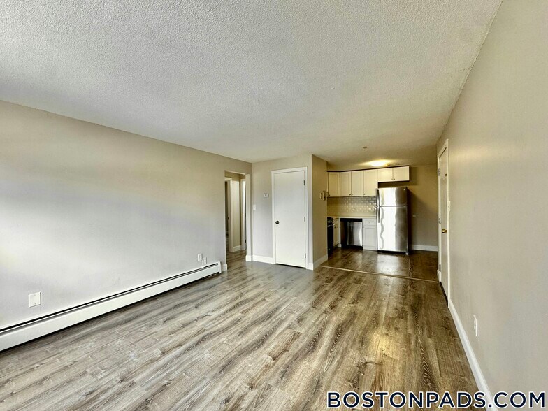 Building Photo - 71 Bernier St