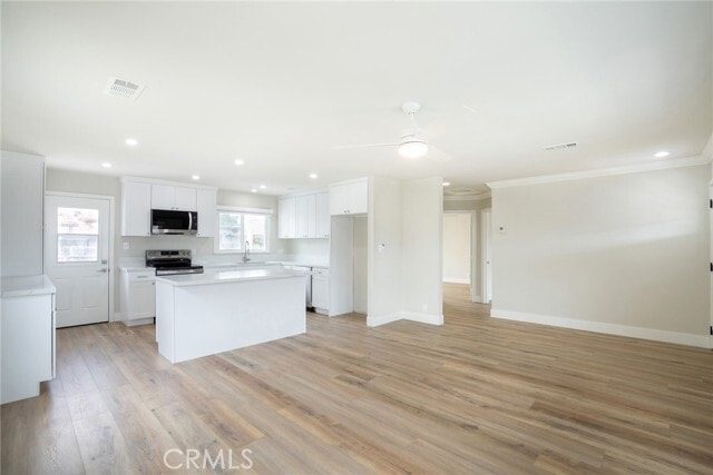 Building Photo - 230 Avenida Miramar