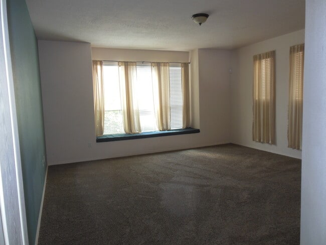Building Photo - 1640 Arbolera Loop