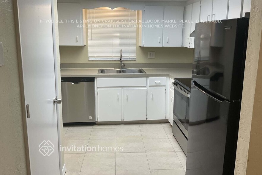 Building Photo - 5857 79th Ave