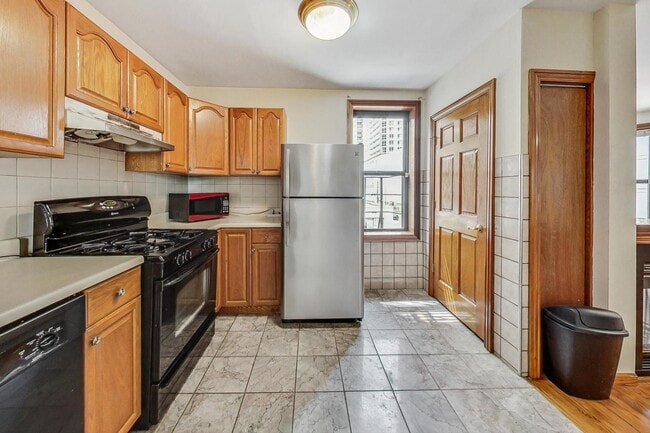 Building Photo - 838 N State St