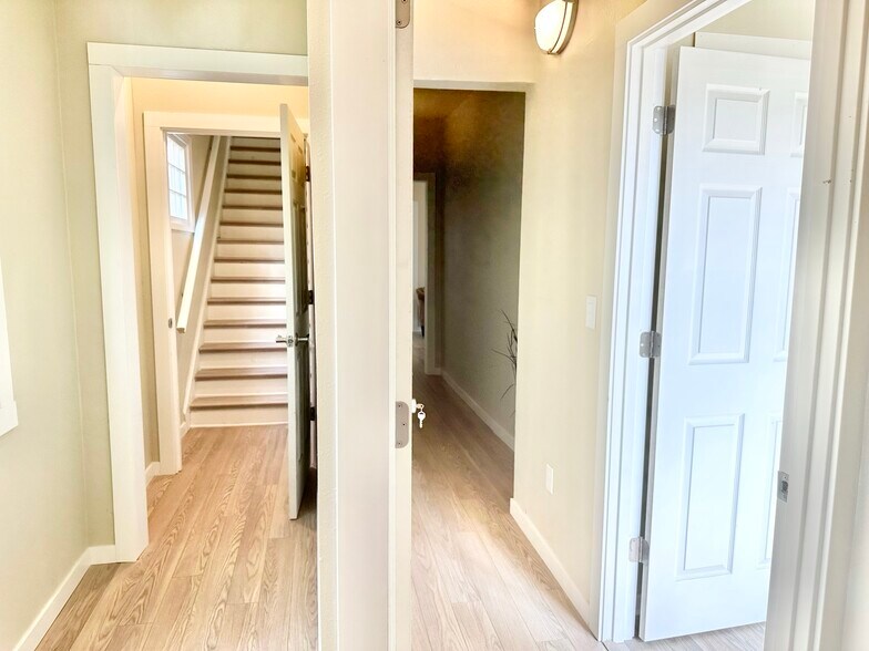 Primary Photo - 1516 C Ave NE