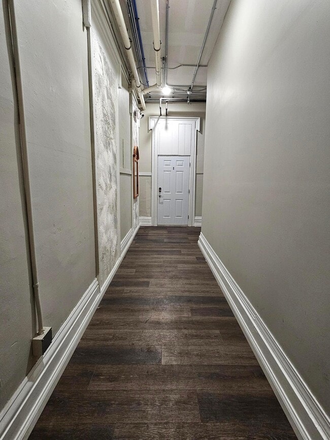 Building Photo - 4 N Park Pl