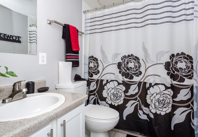 InteriorPhoto-3.jpg - Oakwood Place Apartments