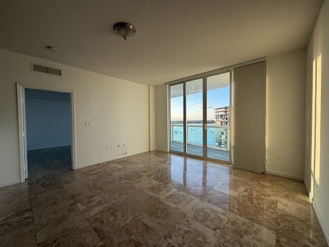 Building Photo - 7900 Harbor Island Dr