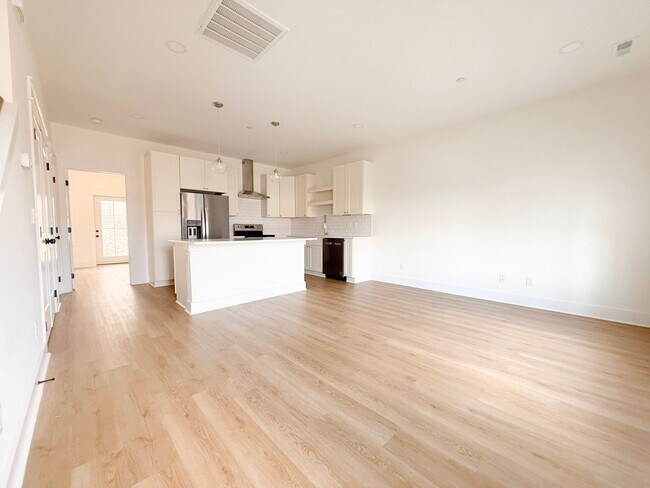 Building Photo - Modern 3-Bedroom Home with Flex Room, Pool, and Pickleball Court at Highbury