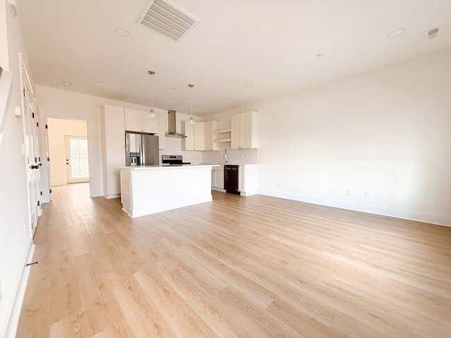 Building Photo - Modern 3-Bedroom Home with Pool and Pickleball Court at Highbury