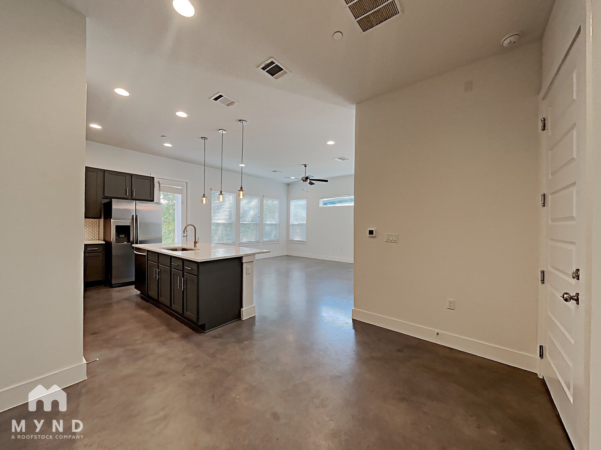 Building Photo - 8922 Menchaca Rd