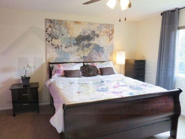 Building Photo - Beautiful 4 Bedroom Home located in a Gate...