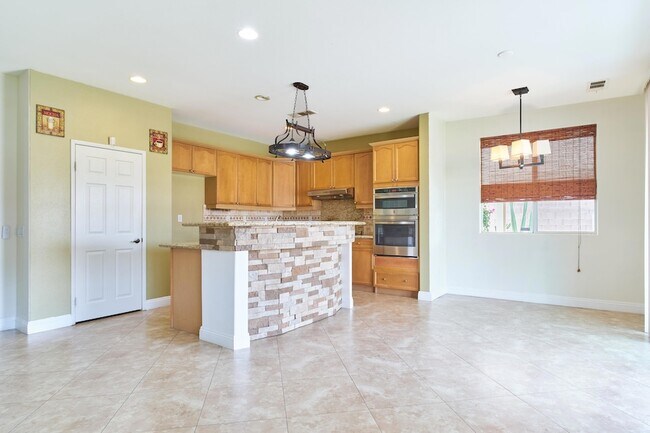 Building Photo - 82950 Vincent Dr