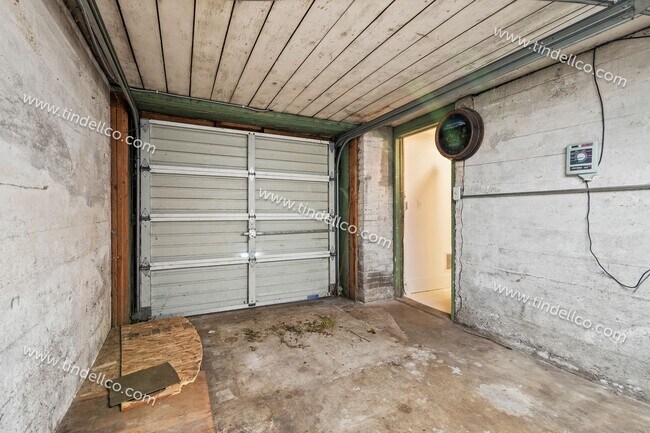 Building Photo - Modern Mediterranean 2 Bed/2 Bath with plenty of space - Pet Friendly!