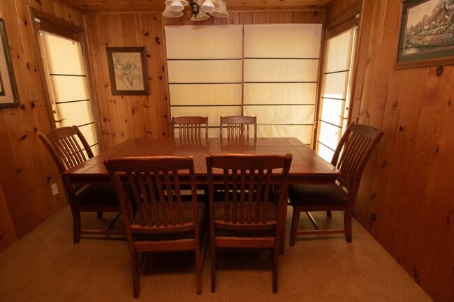 Building Photo - Spacious Three Bedroom