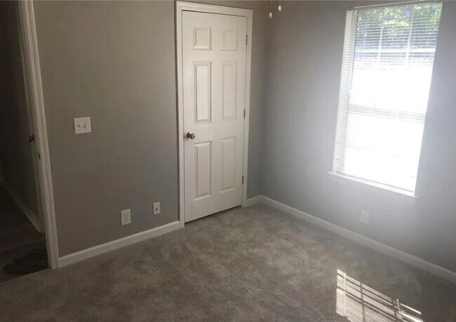 Building Photo - 102 Adams Ct