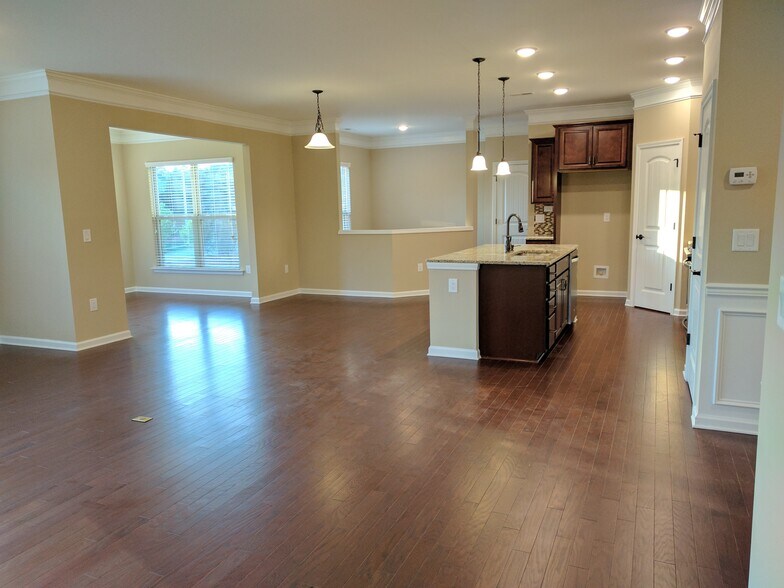 Building Photo - 120 Brassica Ln