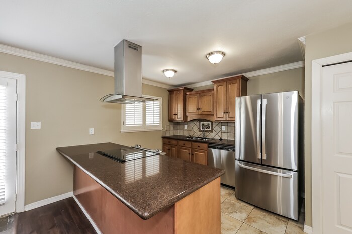 Building Photo - 404 Woodcrest Way