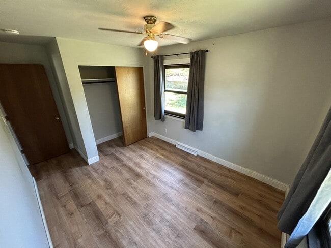 Building Photo - 129 Cohosset Dr