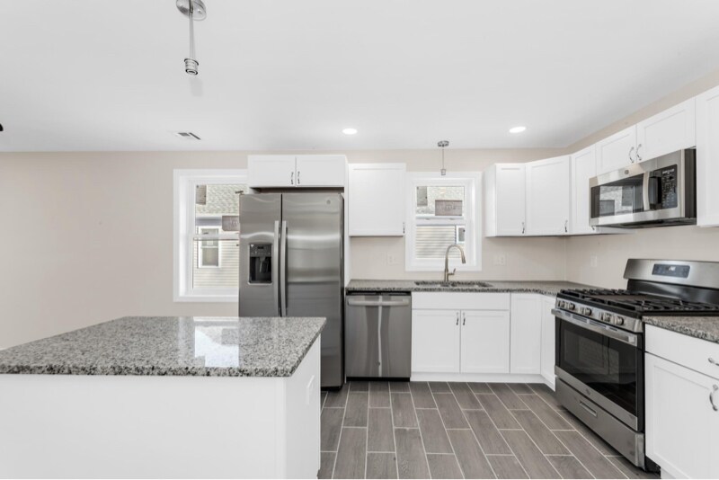 Building Photo - 12 Andy St