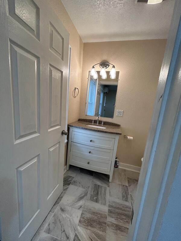 Building Photo - 833 E 21st Ave