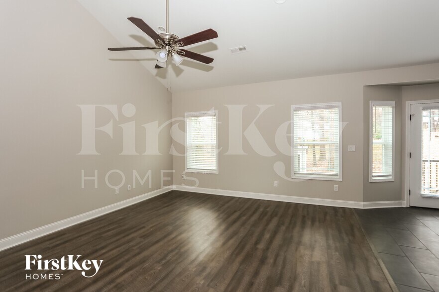 Building Photo - 105 Jefferson Dr