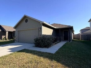Building Photo - Gorgeous 3 Bedroom/ 2 Bath Ranch Home / Immaculate / Upgrades Galore / Attention To Detail