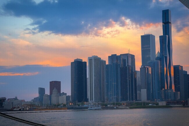 Building Photo - 2721 W Congress Pkwy