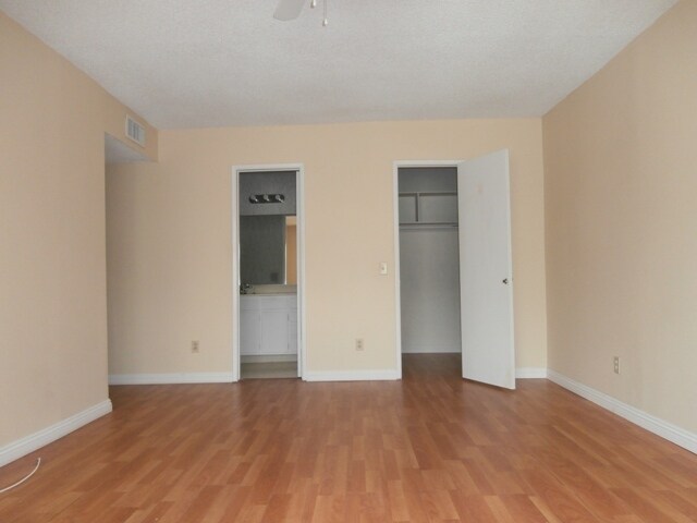 Building Photo - 5055 Coldwater Canyon Ave