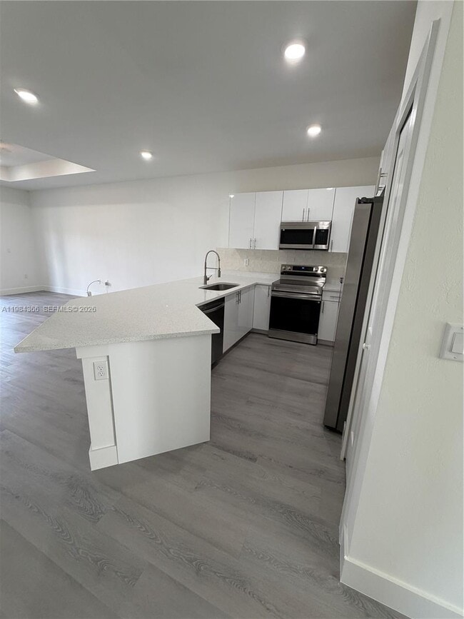 Building Photo - 721 Ivan Ave S