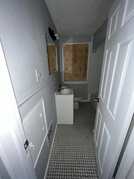 Building Photo - 5520 Haverhill St