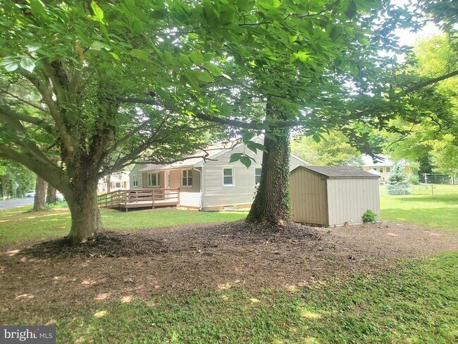 Building Photo - 161 Cooper Rd