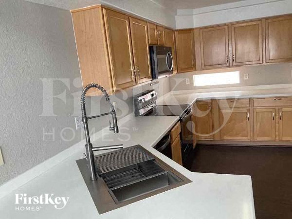 Building Photo - 4725 Pasadena Way