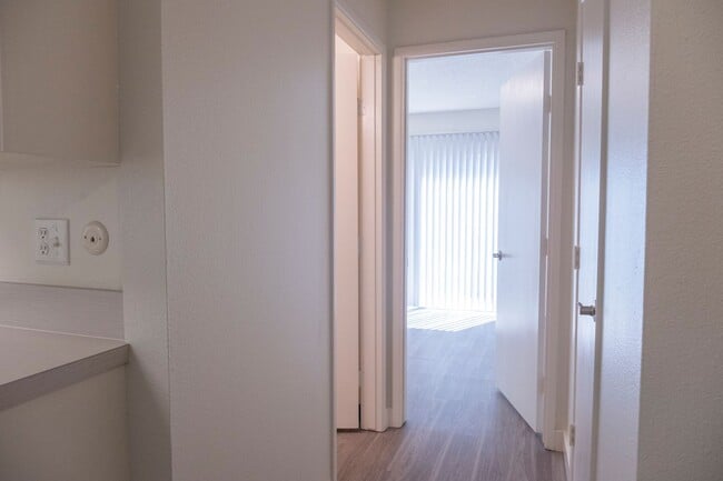 Building Photo - Classic Pet Friendly 1 Bedroom in Irvington!