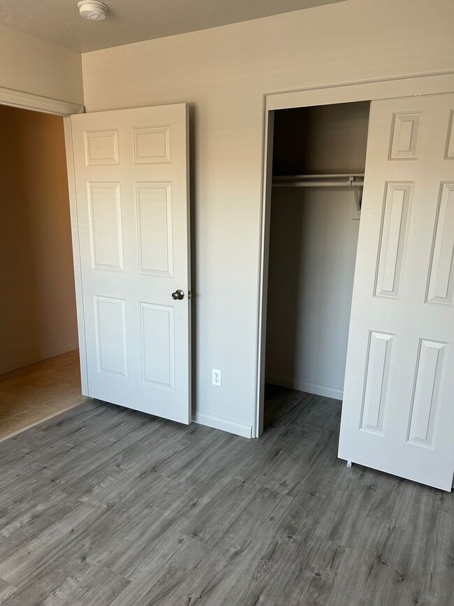 Building Photo - 3 Bedroom, 2 bath home in non HOA