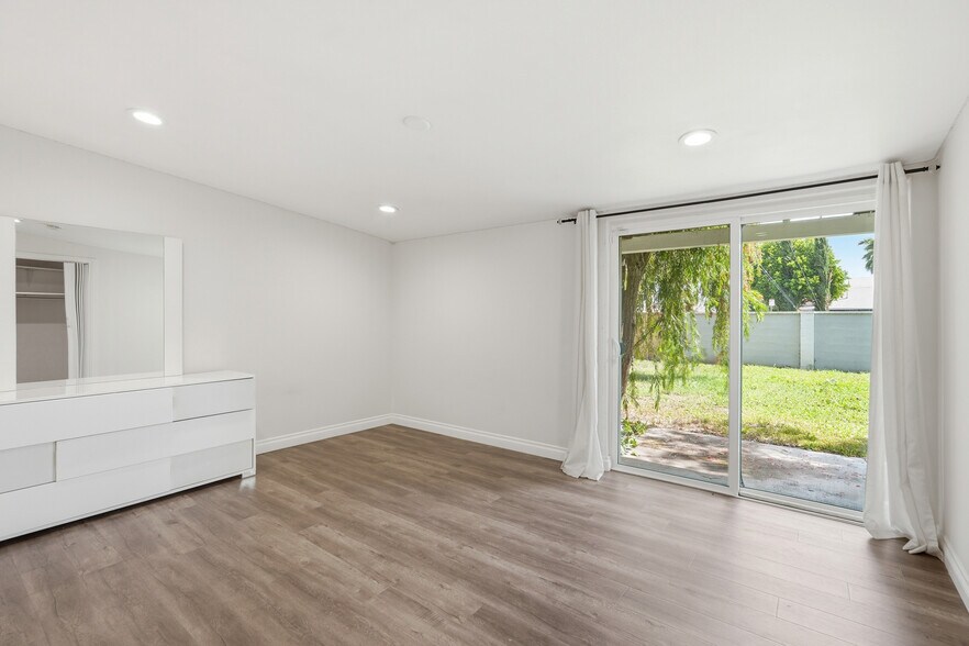 Building Photo - 8647 Corbin Ave