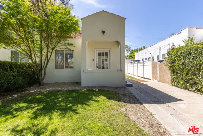 Building Photo - 1553 N Stanley Ave