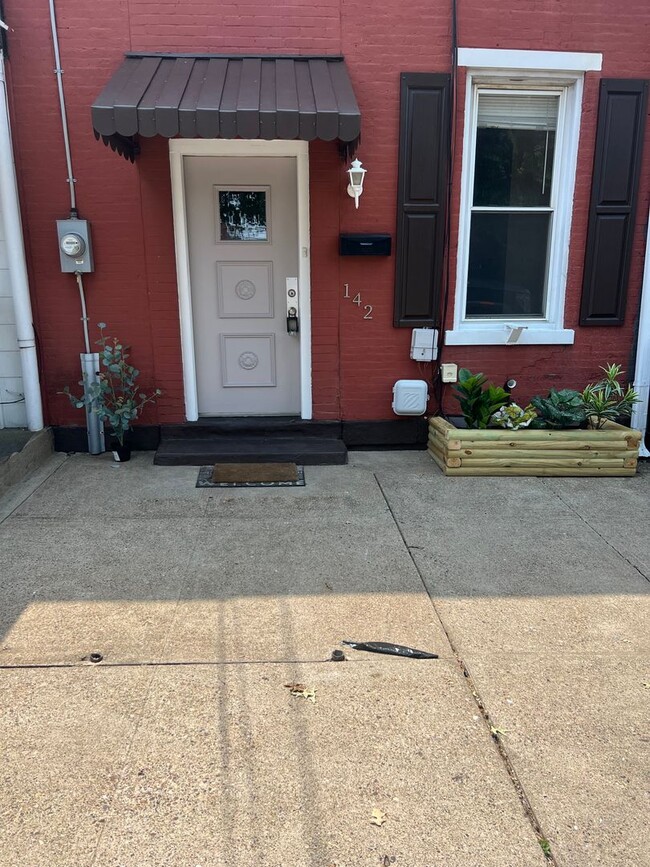 Primary Photo - 2 Bed 1 Bath Townhouse for Rent in Lawrenc...