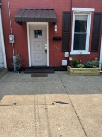 Building Photo - 2 Bed 1 Bath Townhouse for Rent in Lawrenceville!