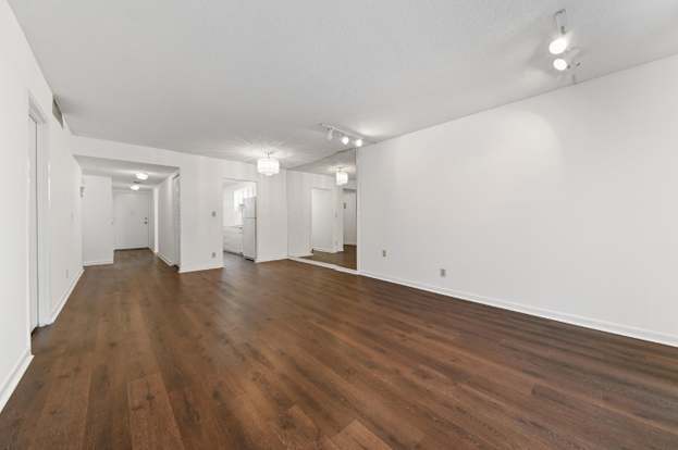 Building Photo - 250 Jacaranda Dr