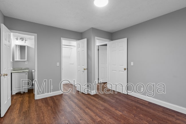 Building Photo - 876 Childress Hollow Rd