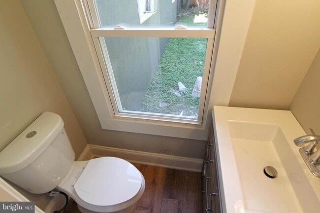 Building Photo - 17 W 4th St