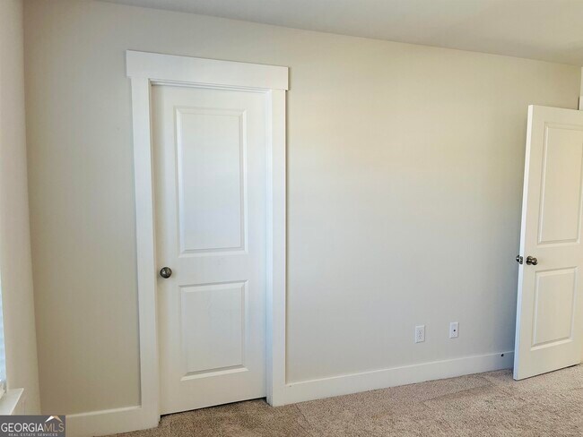Building Photo - 371 Crestbrook Ln