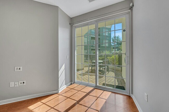 Building Photo - 443 2nd St