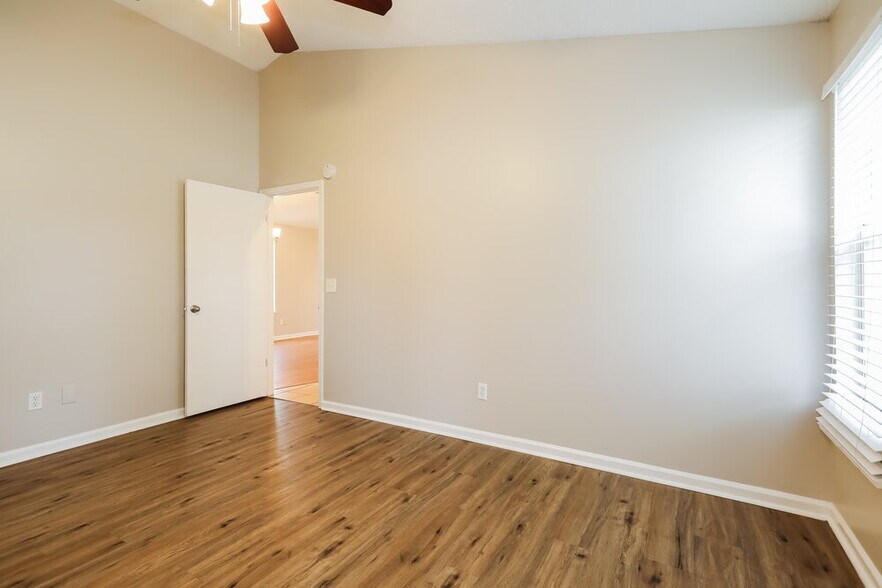 Building Photo - 1263 Suffolk Pl