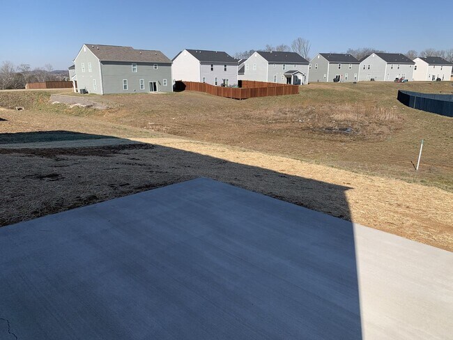 Building Photo - 4 Bed, 3 Bath Home w/ 2 Car Garage and Fen...